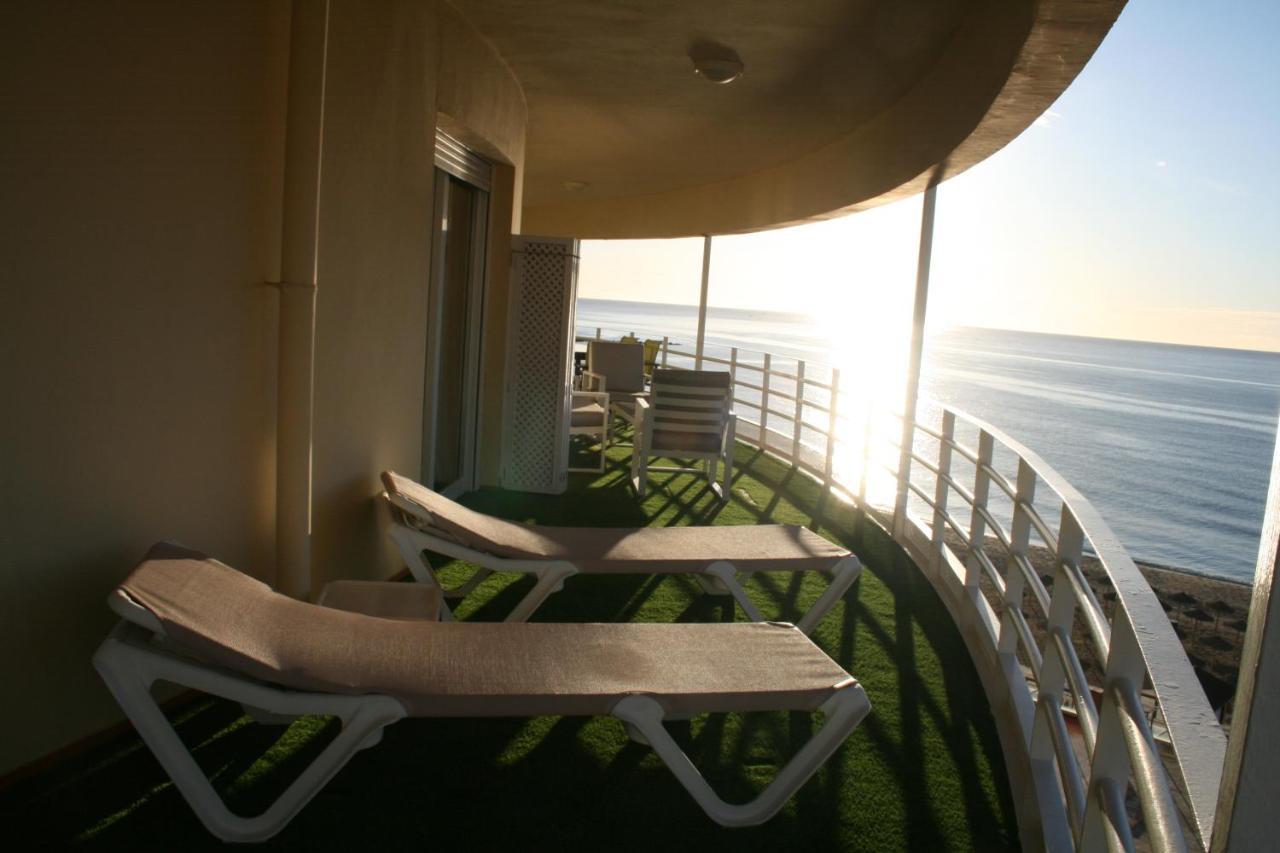 Apartamento En Primera Linea/Beachfront Apartment ฟูเอนฮิโรลา ภายนอก รูปภาพ