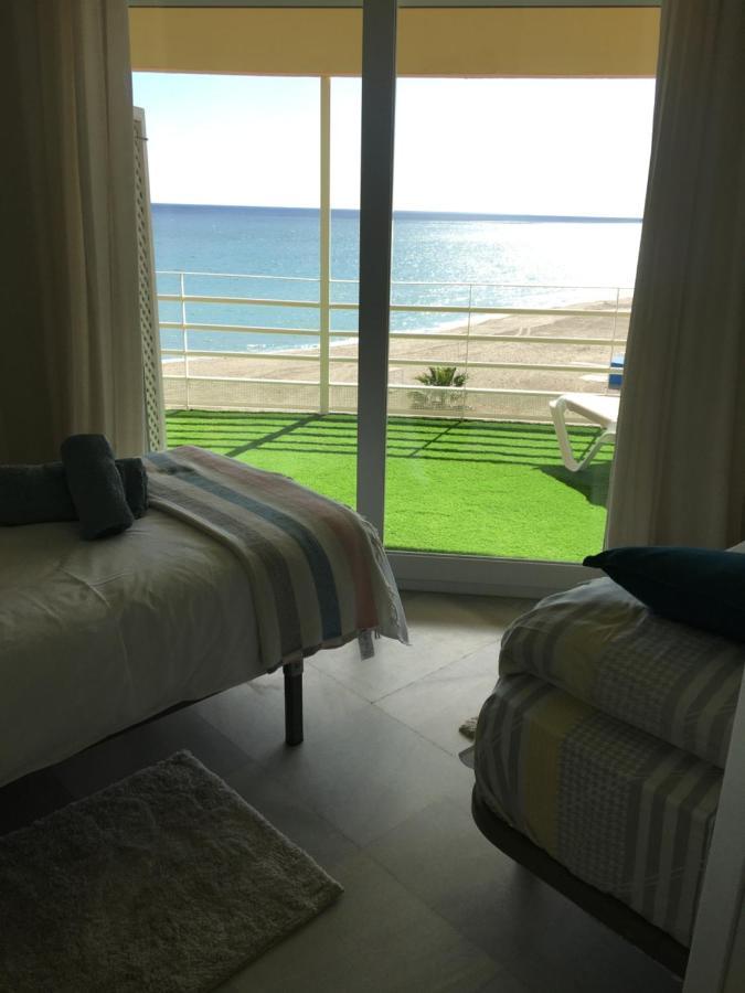 Apartamento En Primera Linea/Beachfront Apartment ฟูเอนฮิโรลา ภายนอก รูปภาพ