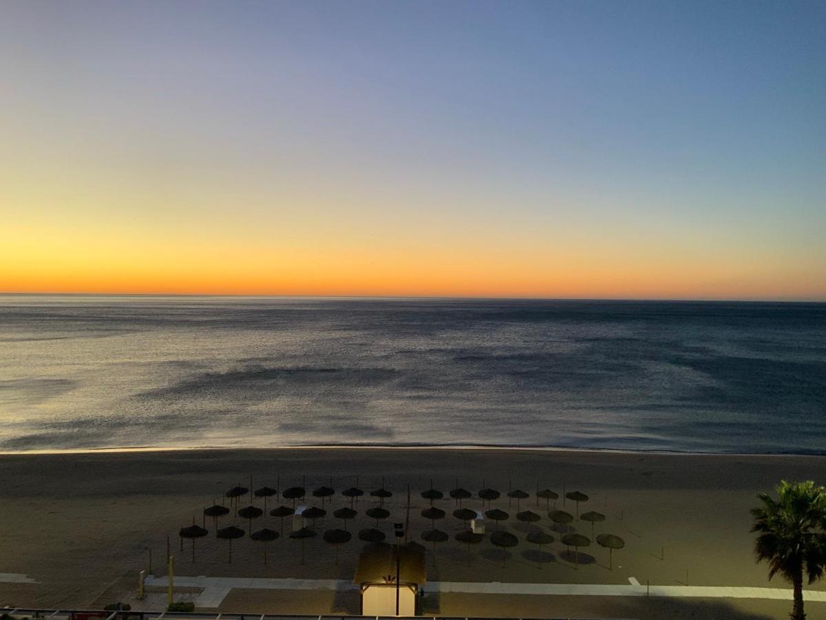 Apartamento En Primera Linea/Beachfront Apartment ฟูเอนฮิโรลา ภายนอก รูปภาพ