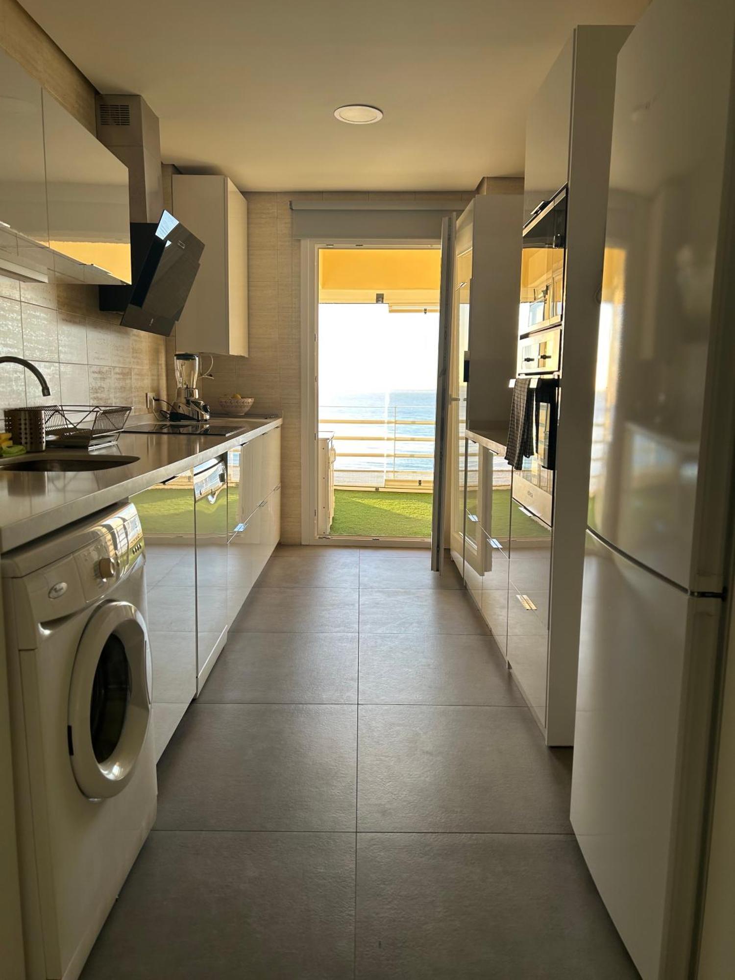 Apartamento En Primera Linea/Beachfront Apartment ฟูเอนฮิโรลา ภายนอก รูปภาพ